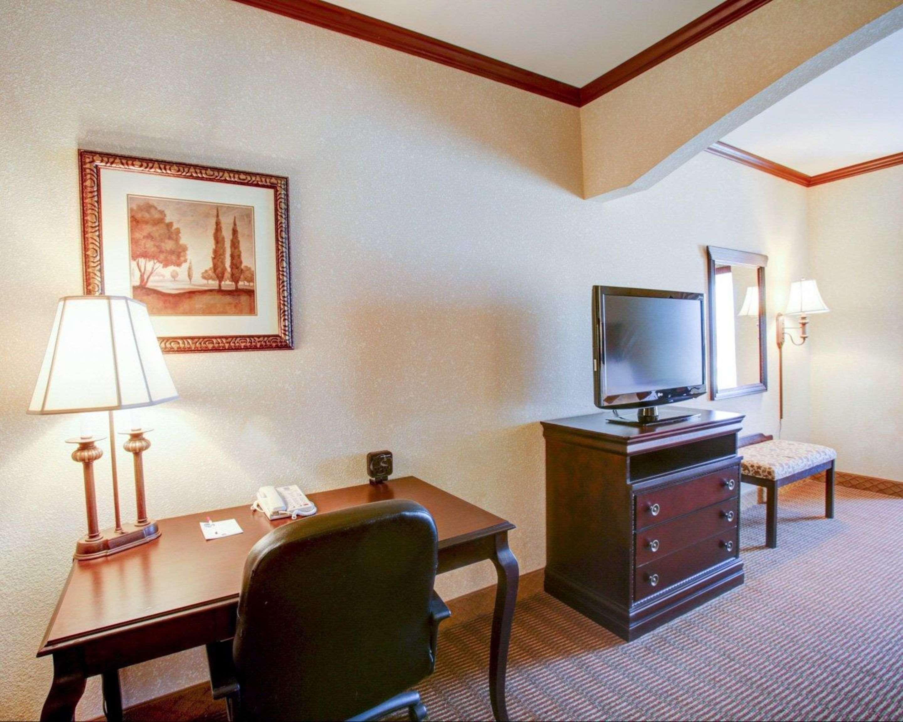 Comfort Suites University Drive Колледж-Стейшен Екстер'єр фото