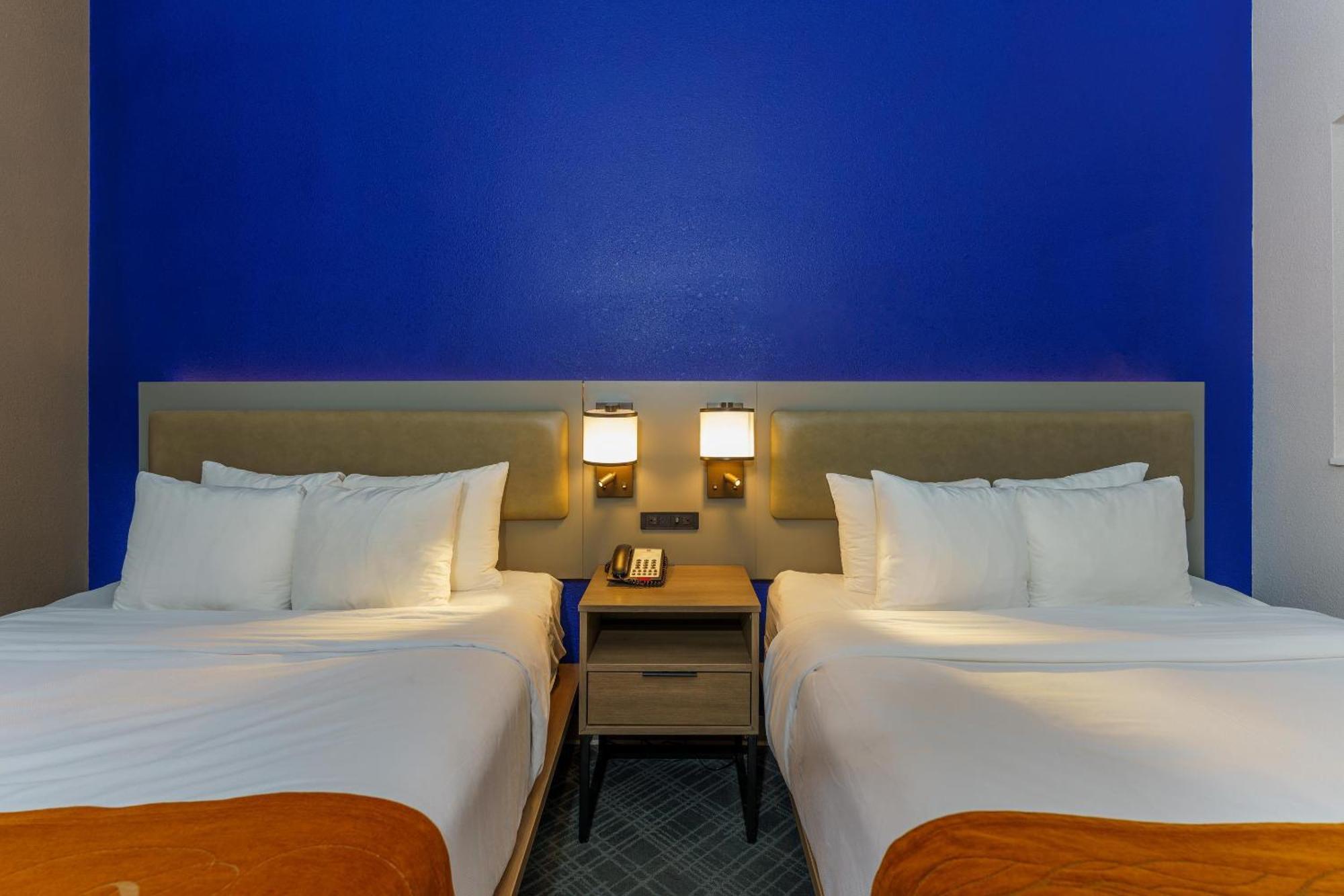 Comfort Suites University Drive Колледж-Стейшен Екстер'єр фото