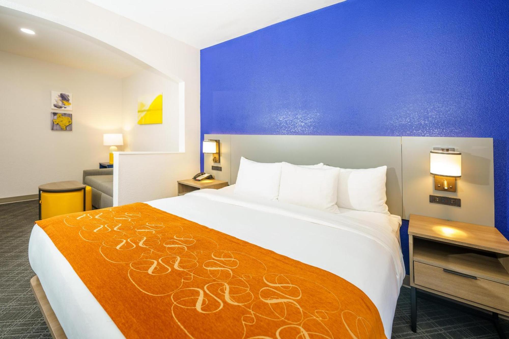Comfort Suites University Drive Колледж-Стейшен Екстер'єр фото